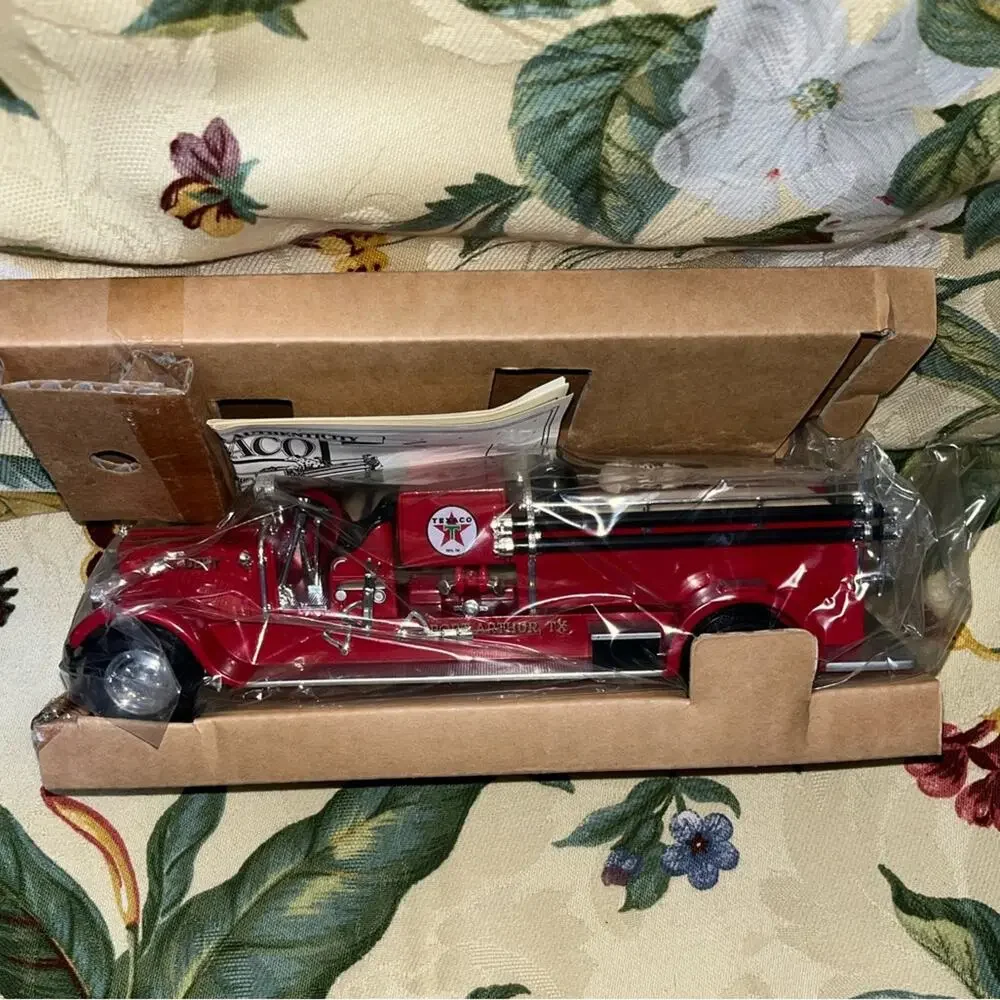 NIB! 1998 Texaco 1929 Mack Fire Truck Bank Collector Series #15